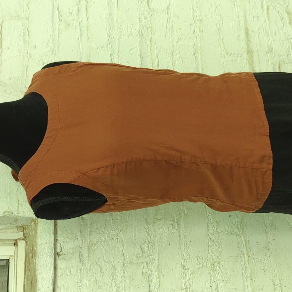 Toad and Co. Top size small, rust colored